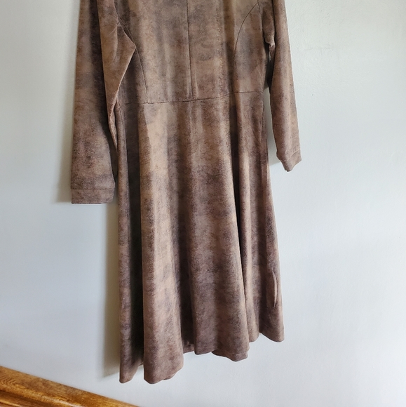 Light suede midi dress - Picture 2 of 2